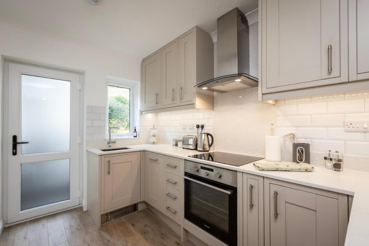 Fabulous High Street Townhouse With Stunning Views & Parking At 'Eagles Nest' Villa Falmouth Exterior photo