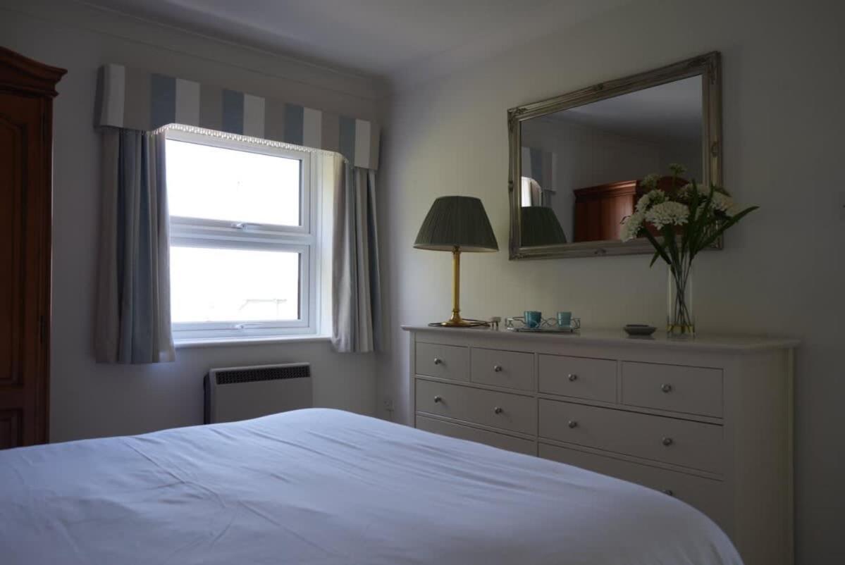 Fabulous High Street Townhouse With Stunning Views & Parking At 'Eagles Nest' Villa Falmouth Exterior photo